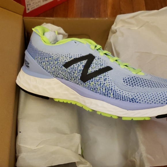 Women's New Balance fresh foam running sneakers - Picture 3 of 4